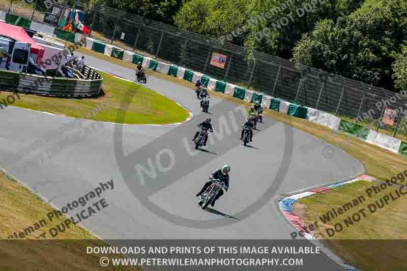 Vintage motorcycle club;eventdigitalimages;mallory park;mallory park trackday photographs;no limits trackdays;peter wileman photography;trackday digital images;trackday photos;vmcc festival 1000 bikes photographs